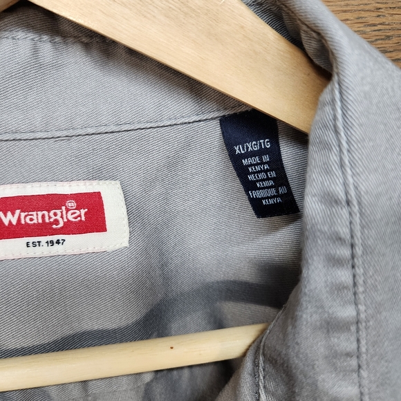 LOT OF 2 Wrangler Short Sleeve Button Down Shirt Men’s Size  1 XL, 1 L - Picture 6 of 7